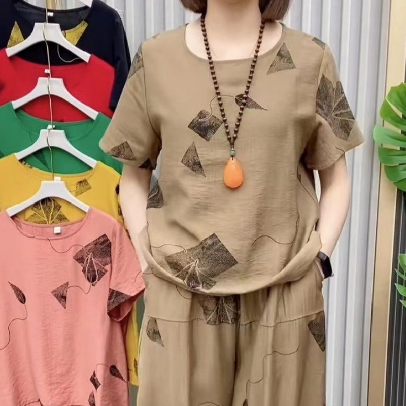 Women’s Printed Short-Sleeved Top & Cropped Pants Set ✨👚👖