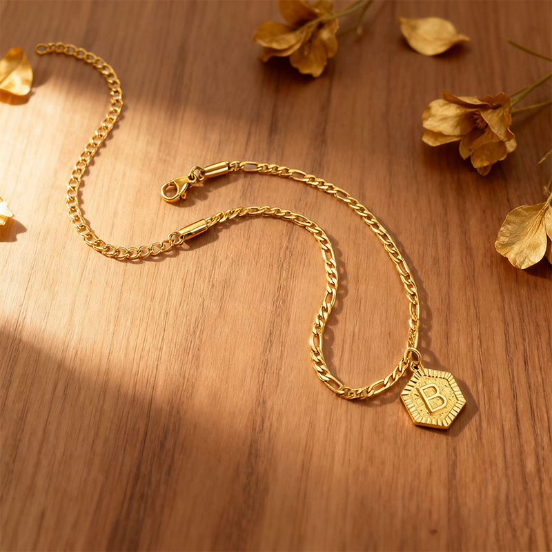 Gold Initial Anklet with Figaro Chain – Personalized letter, tarnish-resistant & adjustable length 👣